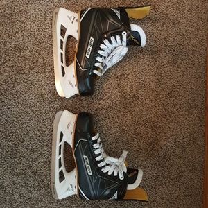 Bauer Junior Supreme Hockey Skates, Size 3.5D